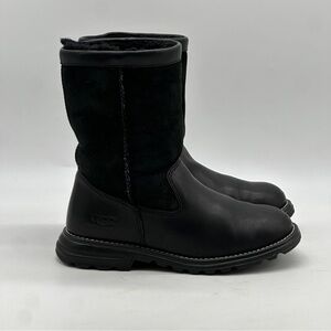 UGG Brooks Short Boots. Size 6